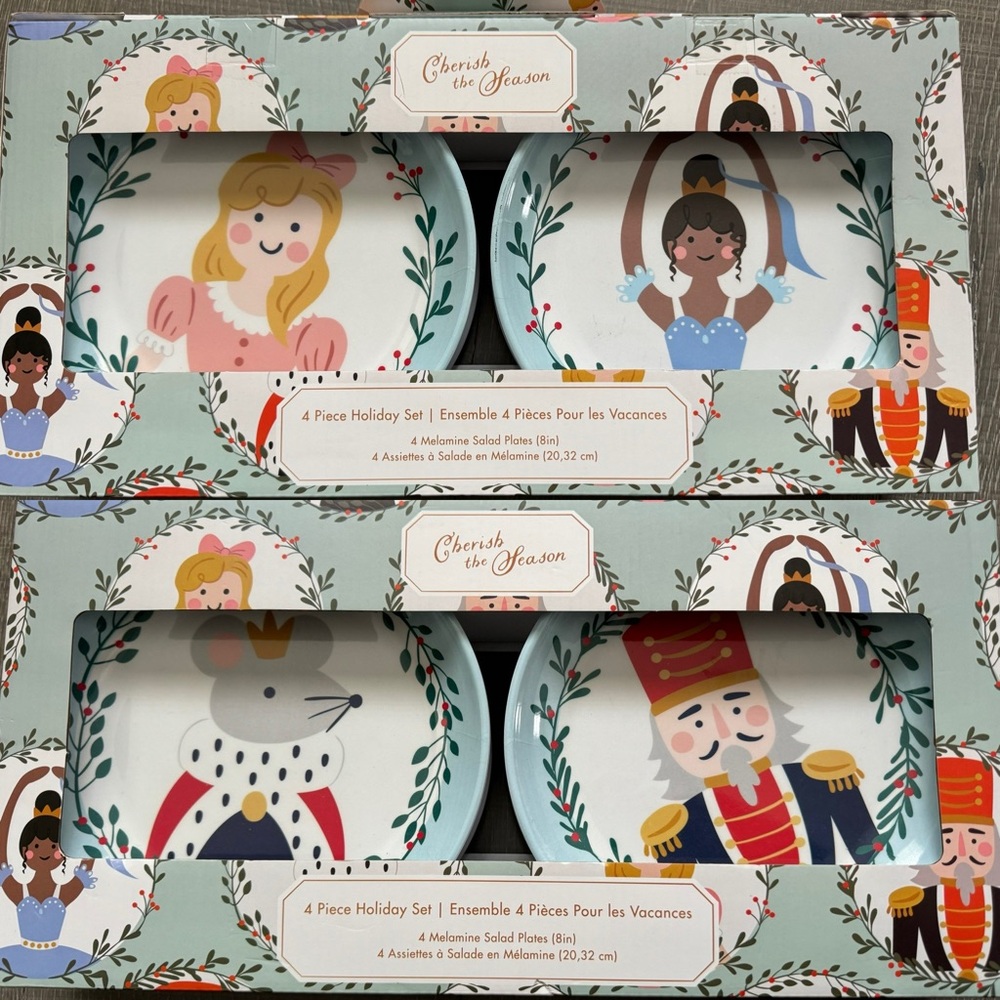 New In Box Set of 4 Nutcracker 8" Melamine Decorative Holiday Dishes
